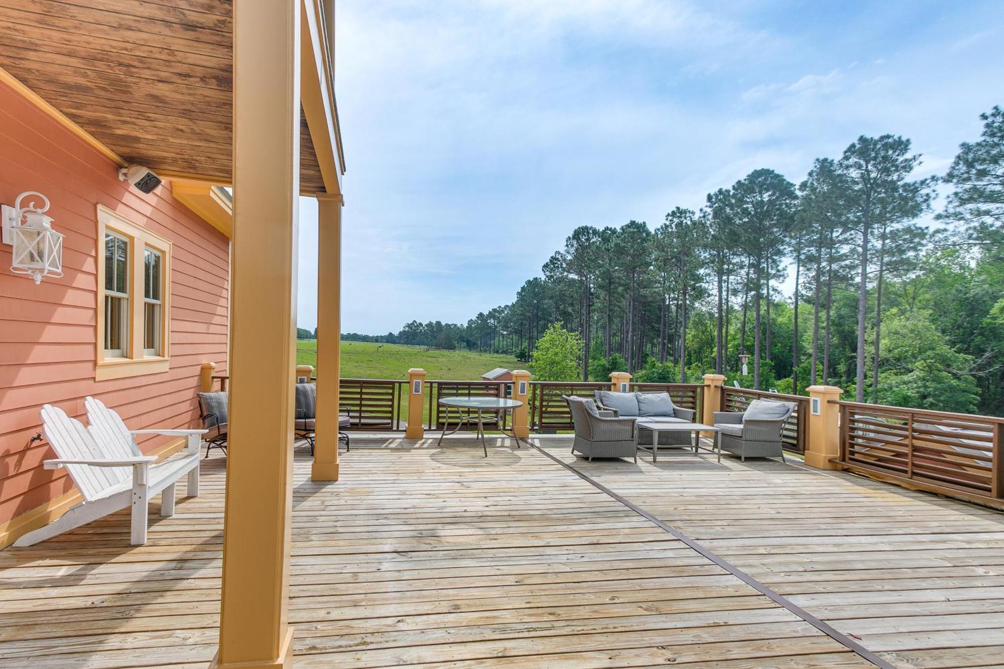 Secluded Home With Deck - Near Downtown Fitzgerald! Exterior photo