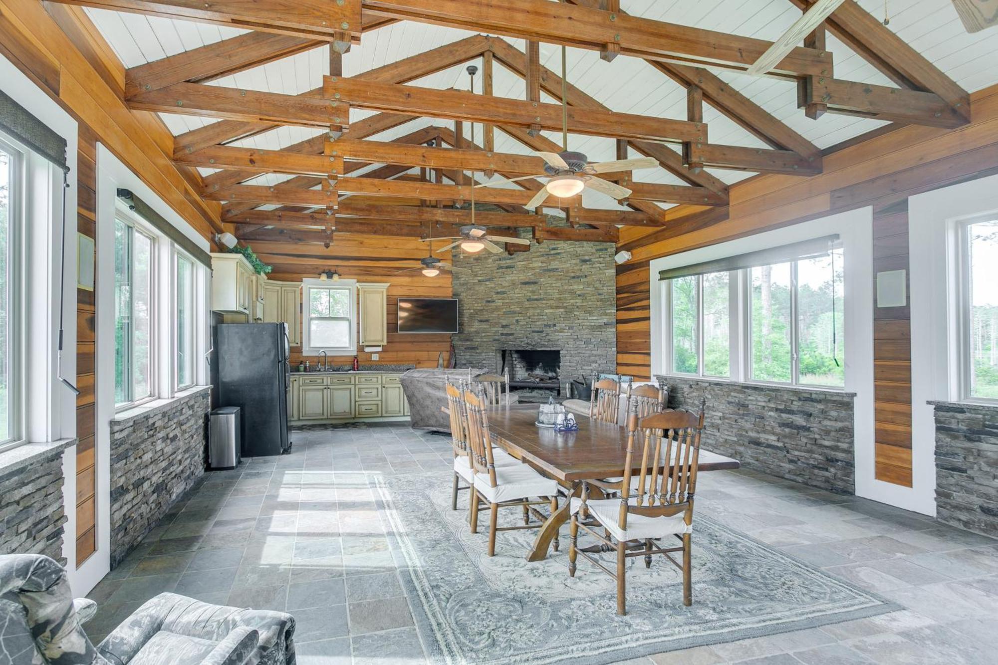 Secluded Home With Deck - Near Downtown Fitzgerald! Exterior photo