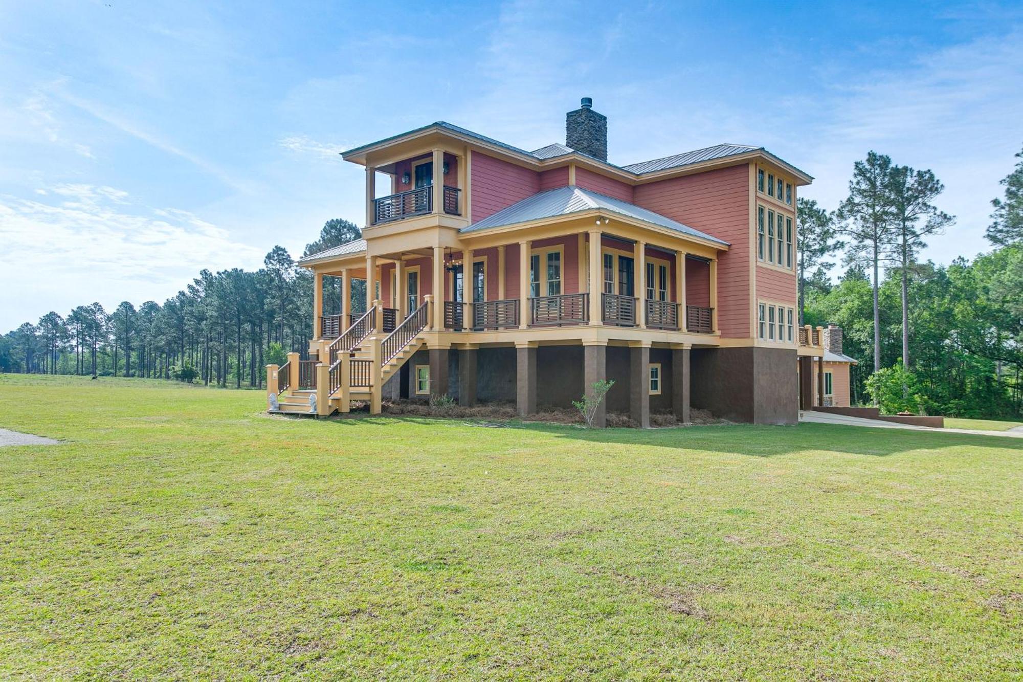 Secluded Home With Deck - Near Downtown Fitzgerald! Exterior photo