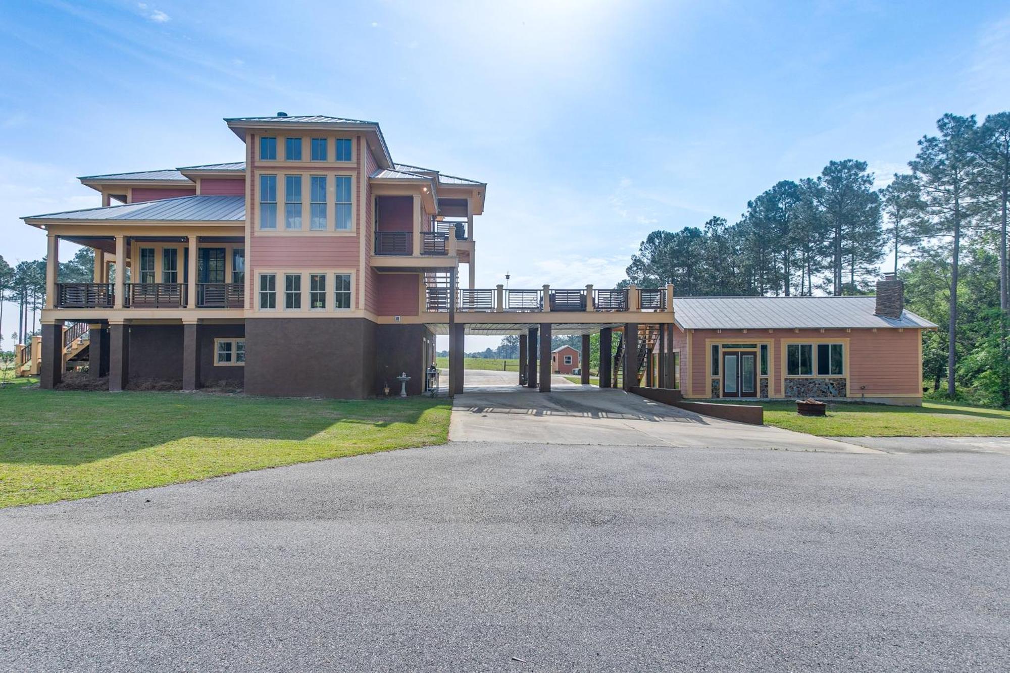 Secluded Home With Deck - Near Downtown Fitzgerald! Exterior photo